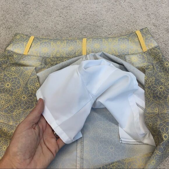 ANNIKA Cutter & Buck golf skirt yellow gray ombré Sz 2 NWOT - Picture 3 of 8